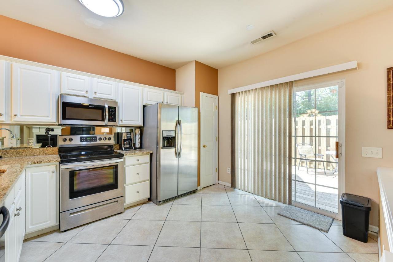 Townhome With Deck 18 Mi To Downtown! Holiday home