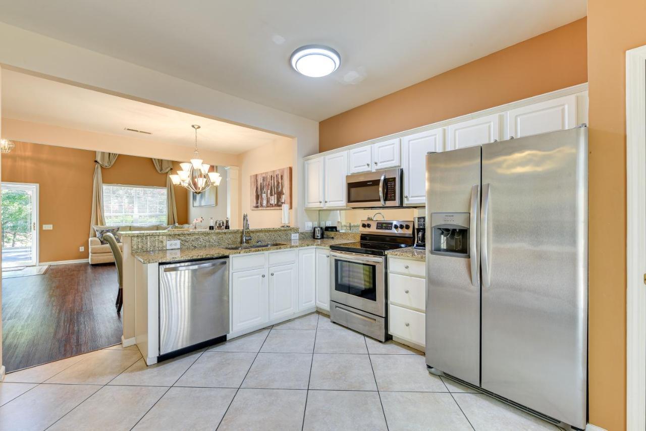 Townhome With Deck 18 Mi To Downtown! Holiday home Charlotte