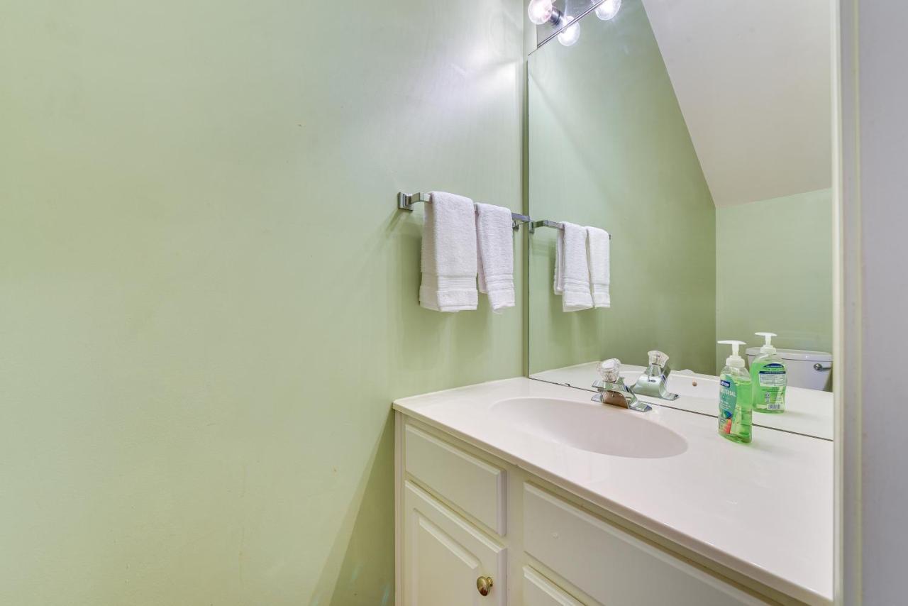 Townhome With Deck 18 Mi To Downtown! * Charlotte